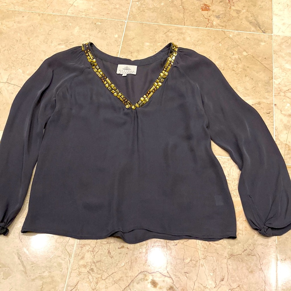 Pretty silk blouse top with beautiful detailed around neck💖